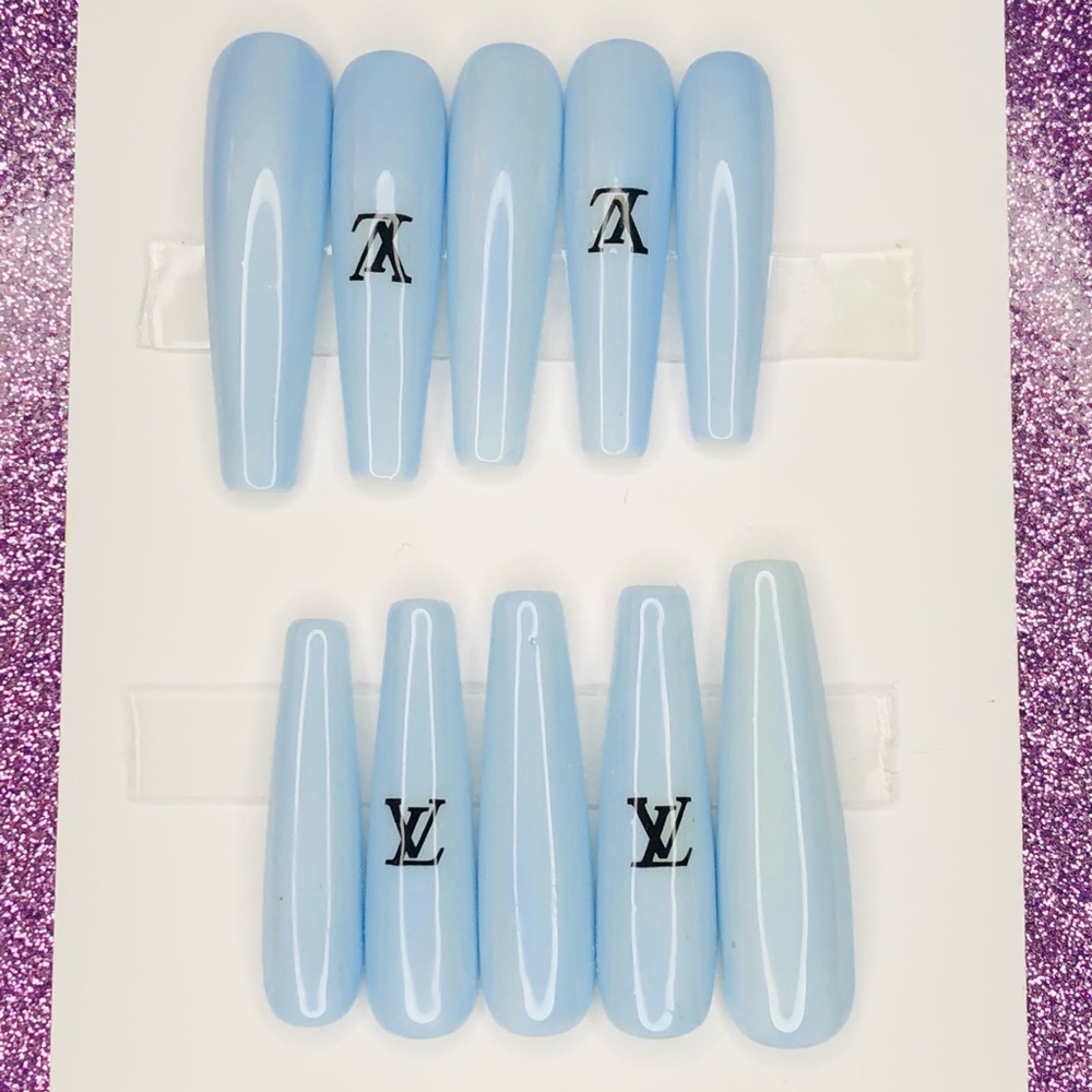 Press on nails